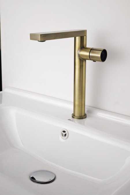 حنفية مغسلة ذهبي معتّق بتصميم هندسي عصري